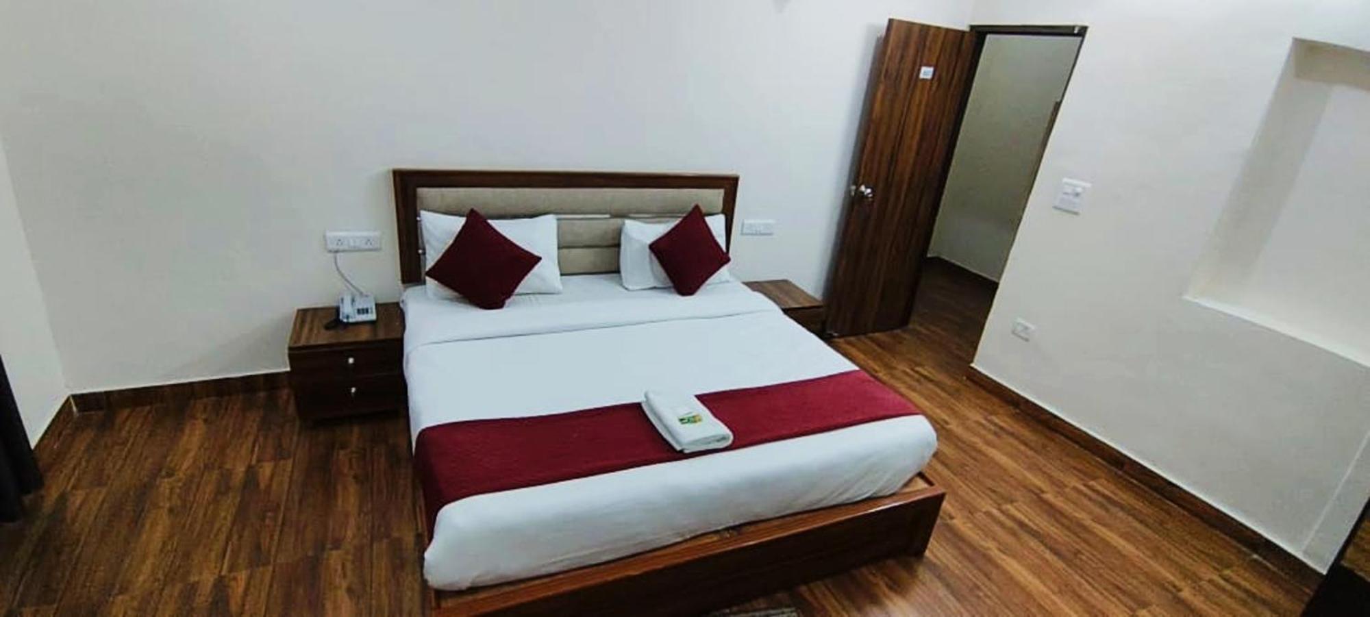 Luxury Rooms In Safdarjung Enclave Near Aiims & Safdarjung Hospital Nowe Delhi Zewnętrze zdjęcie