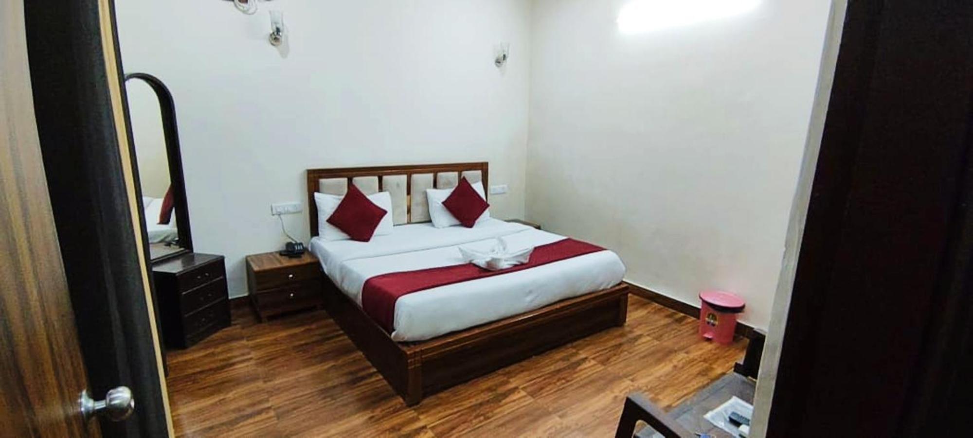 Luxury Rooms In Safdarjung Enclave Near Aiims & Safdarjung Hospital Nowe Delhi Zewnętrze zdjęcie