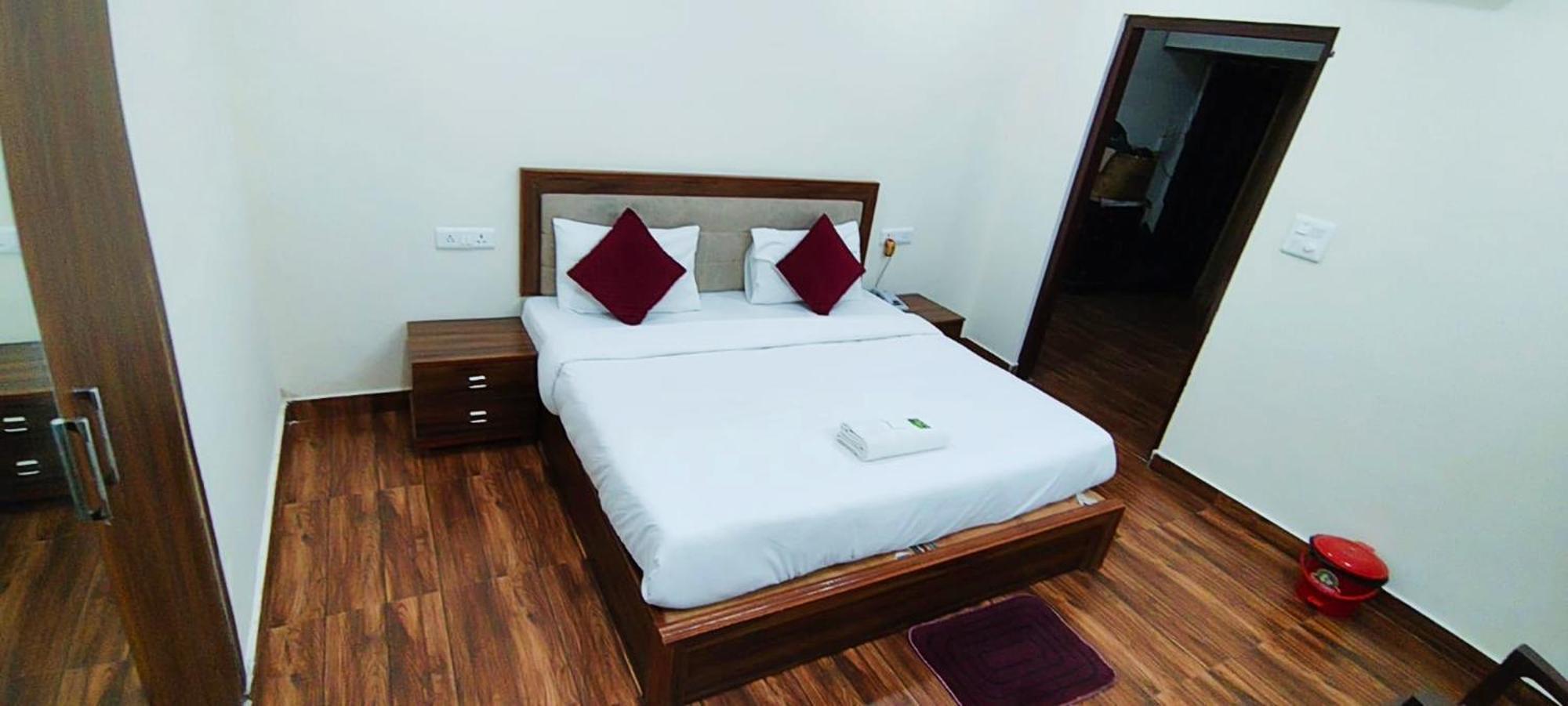 Luxury Rooms In Safdarjung Enclave Near Aiims & Safdarjung Hospital Nowe Delhi Zewnętrze zdjęcie